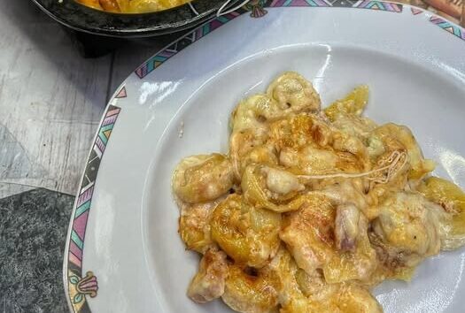 Τορτελίνια φούρνου με τυριά και μπέικον – Ζουμερή και εύκολη συνταγή