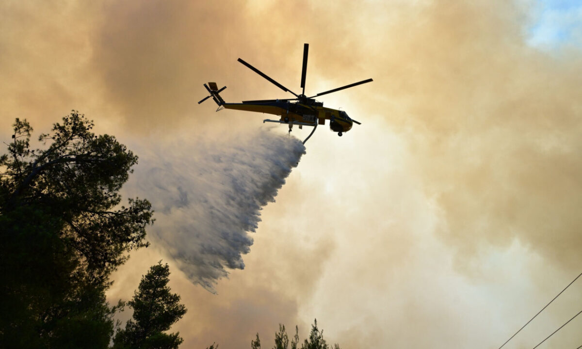 «Κόλαση» φωτιάς τώρα: Στη μάχη 7 εναέρια μέσα, ηχεί το 112