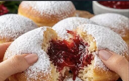 Ντόνατς φούρνου με μαρμελάδα: Αφράτη συνταγή χωρίς τηγάνισμα