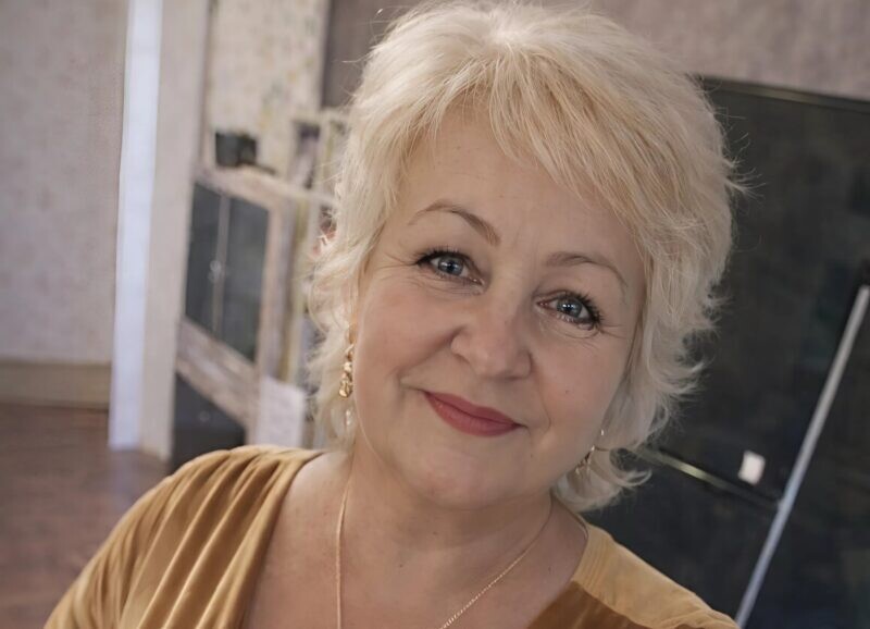 Στα 54 μου χρόνια μετακόμισα στο σπίτι ενός άντρα που γνώριζα μόνο λίγους μήνες, για να μην εμποδίζω την κόρη μου. Όμως πολύ σύντομα μου συνέβη κάτι τόσο τρομερό, που το μετάνιωσα πικρά