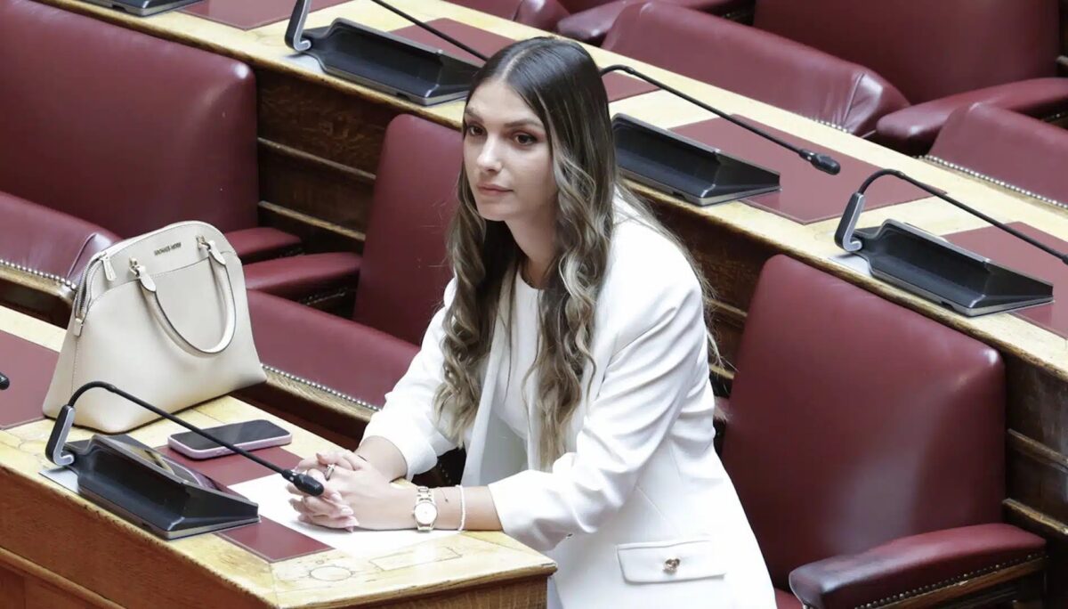 Μυρτώ Κοροβέση: Ορκίστηκε η νεότερη βουλευτής του ελληνικού κοινοβουλίου – H ηλικία της