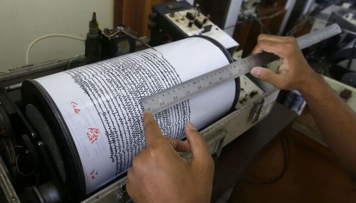 ΕΚΤΑΚΤΟ: 10 μετασεισμοί, σε ετοιμότητα η Πυροσβεστική, κατολισθήσεις και απεγκλωβισμοί