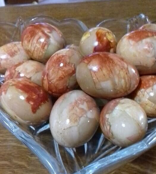 Ξέχασε τις βαφές: Έτσι βάφω τα αυγά κάθε χρόνο και γίνονται υπέροχα