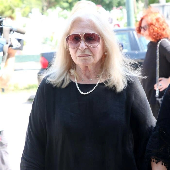 «Σταμάτησε να τρώει! Ζυγίζει 42 κιλά!»: Διέρρευσε φώτο της ηθοποιού Μπέτυς Βαλάση και δεν την γνωρίσαμε… είναι μία άλλη – Η τελευταία εικόνα