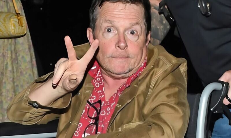 Έχοντας γίνει παγκόσμιο αστέρι από πολύ νεαρή ηλικία, αργότερα είδε τη ζωή του να παίρνει μια απρόσμενη και μη αναστρέψιμη τροπή. Μπορείτε να μαντέψετε ποιος είναι αυτός ο νεαρός άντρας στη φωτογραφία;