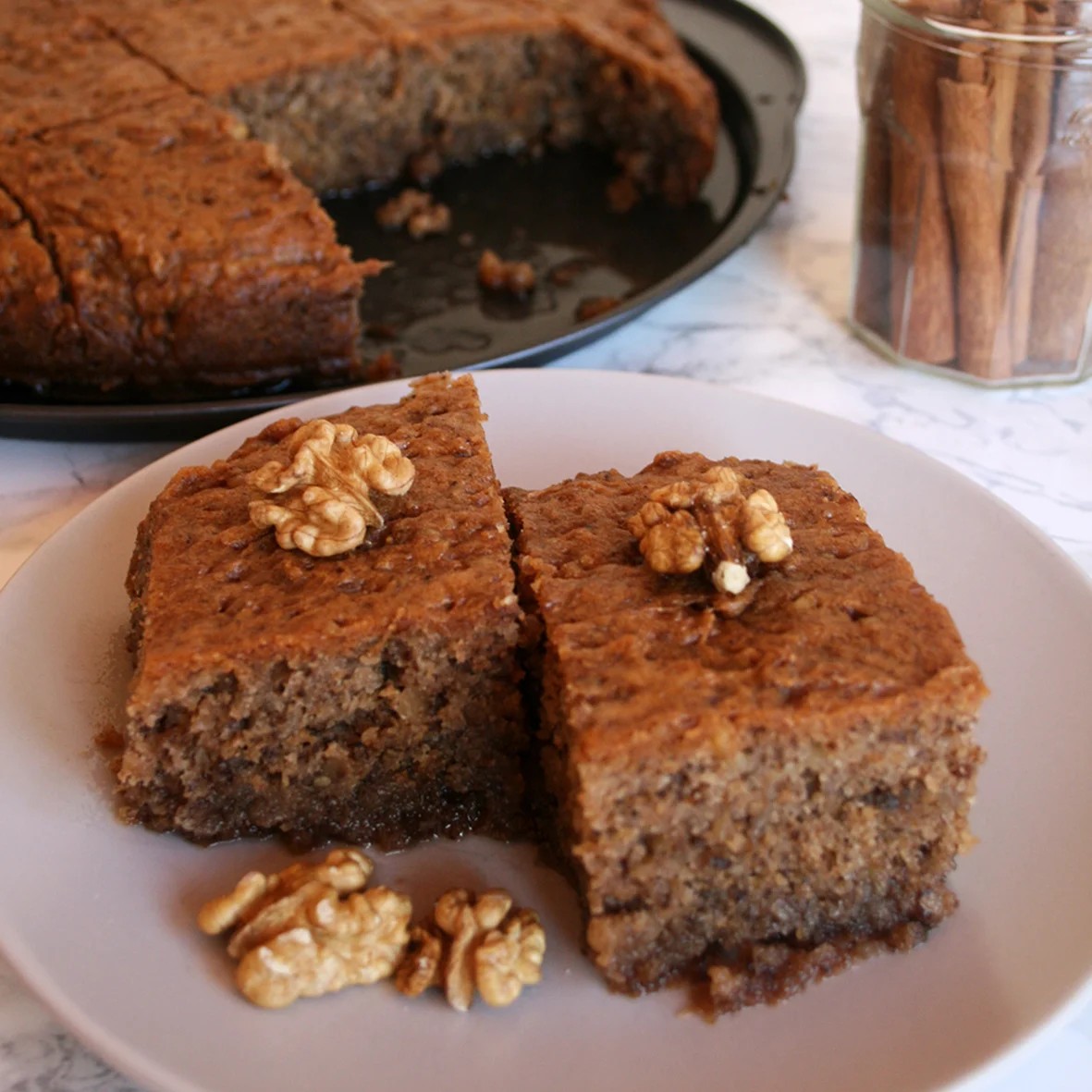 Το μυστικό για να γίνει η καρυδόπιτα αφράτη και πεντανόστιμη από τη γιαγιά