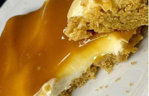 Cheesecake καραμέλας χωρίς ψήσιμο με μπισκότο και κρέμα
