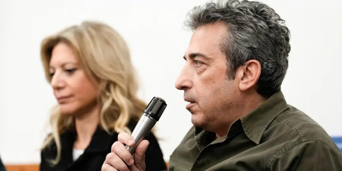 Παύλος Ασλανίδης: «Αν η Καρυστιανού θέλει να κάνει κόμμα, να παραιτηθεί από πρόεδρος του Συλλόγου Τεμπών»