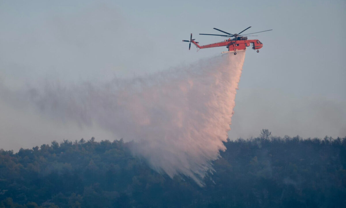 Μεγάλη φωτιά τώρα στη χώρα μας – Σηκώθηκαν εναέρια μέσα