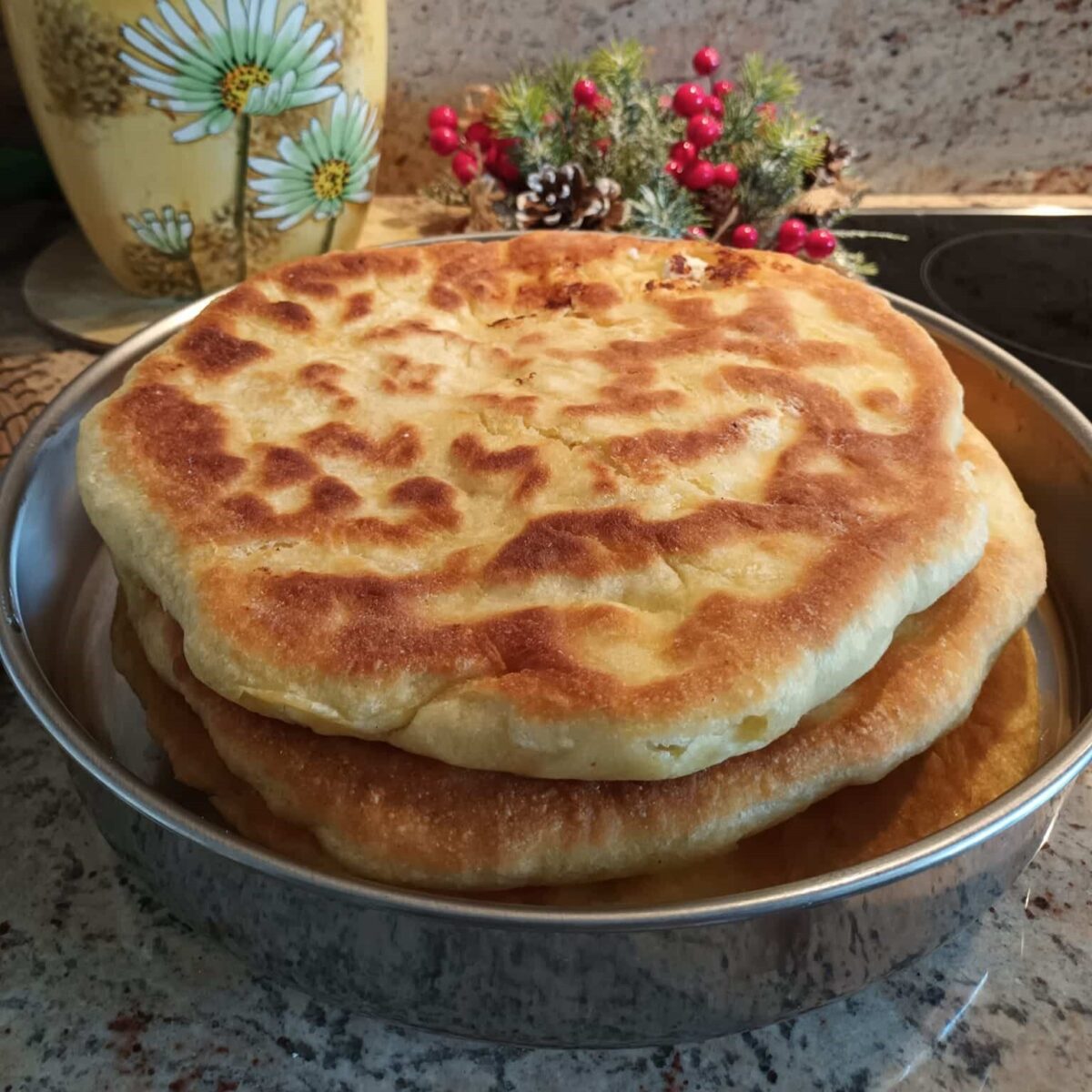 Τηγανοκουλούρες με φέτα αφράτες και τραγανές – Η εύκολη συνταγή που πετυχαίνει πάντα