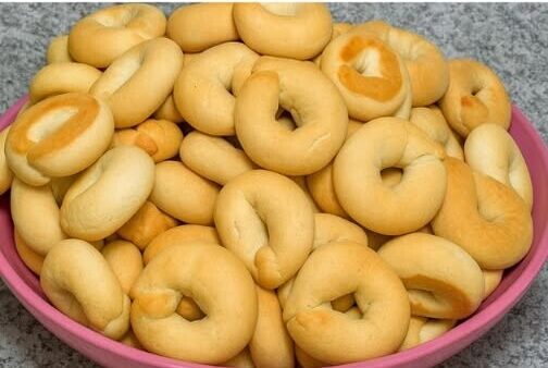 Με 3 υλικά έφτιαξα πάνω από 100 κουλουράκια – Η πιο εύκολη συνταγή