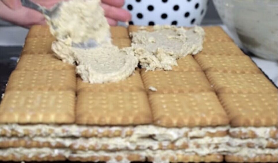 Το πιο εύκολο γλυκό ψυγείου με μπισκότα