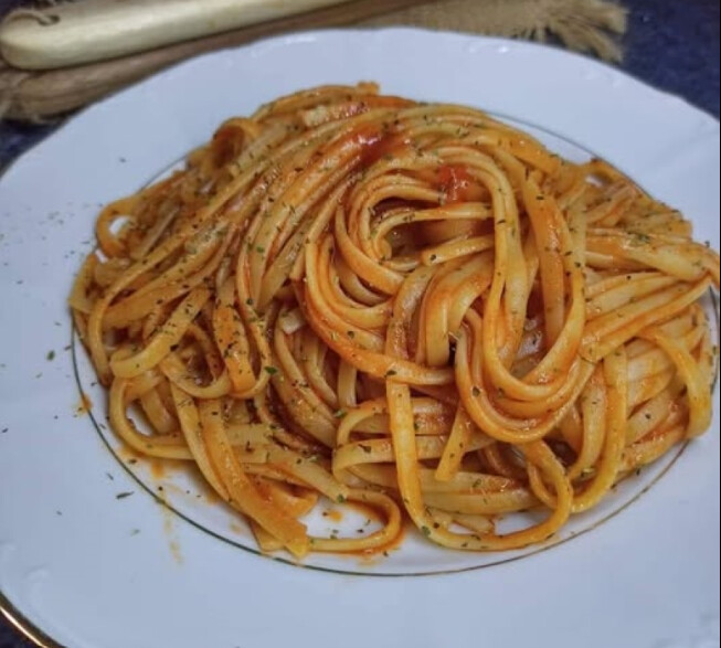 Η Σκορδομακαρονάδα της Γιαγιάς που Μυρίζει Ελλάδα – Με Καβουρδισμένο Πελτέ που Απογειώνει τη Γεύση!