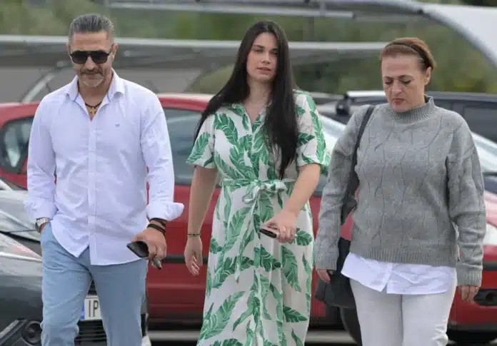 Σε κλίμα βαθιάς συγκίνησης η κηδεία της Κίλις Σφακιανάκη ήταν όλο δάκρυα και αναμνήσεις