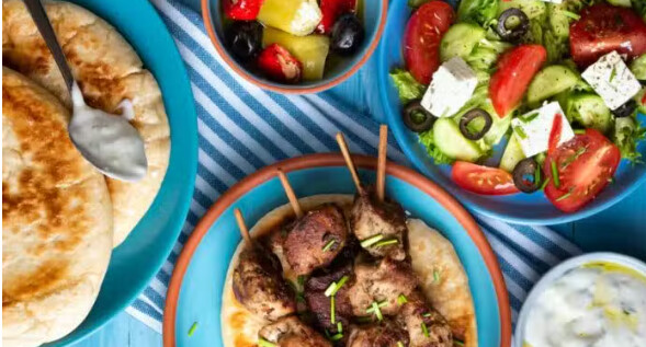 Αuτά είναι τα δυο καλύτερα ελληνικά φαγητά με κρέας στον κόσμο – Σαρώνει η Ελλάδα