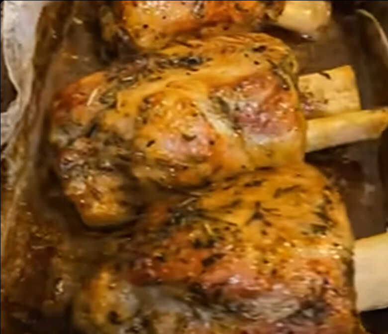 Αργοψημένο χοιρινό κότσι: 3 ώρες στον φούρνο για απόλυτη απόλαυση