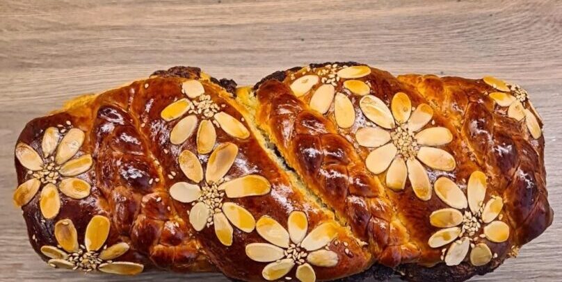 Τσουρέκι γεμιστό με νουτέλα αφράτο με ίνες – Η συνταγή που πετυχαίνει πάντα