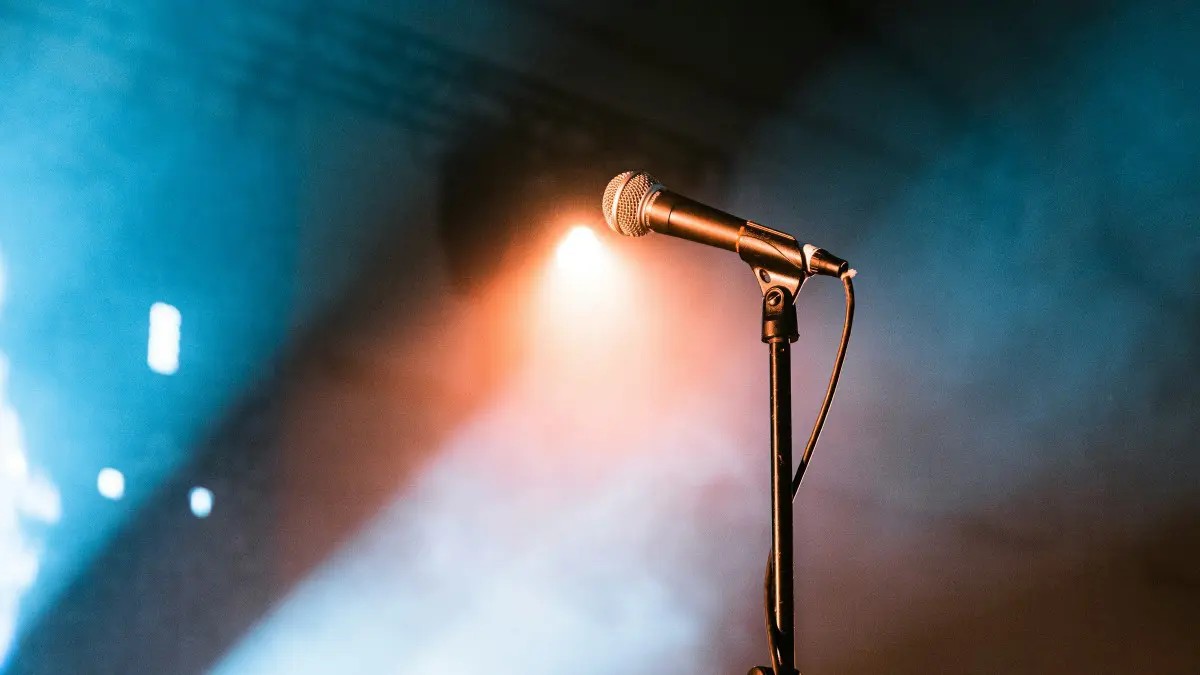 Ποιος είναι ο Έλληνας τραγουδιστής που κατηγορείται – Σoκ δημοσίευμα αποκαλύπτει πληροφορίες