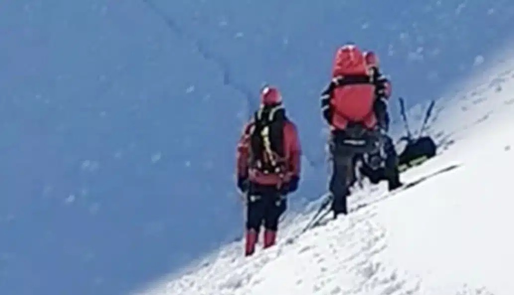 ΤΡΑΓΩΔΙΑ ΣΤΗ ΧΩΡΑ ΜΑΣ ΑΝΗΜΕΡΑ ΚΑΘΑΡΑΣ ΔΕΥΤΕΡΑΣ – ΝΕΚΡΟΣ ΟΡΕΙΒΑΤΗΣ