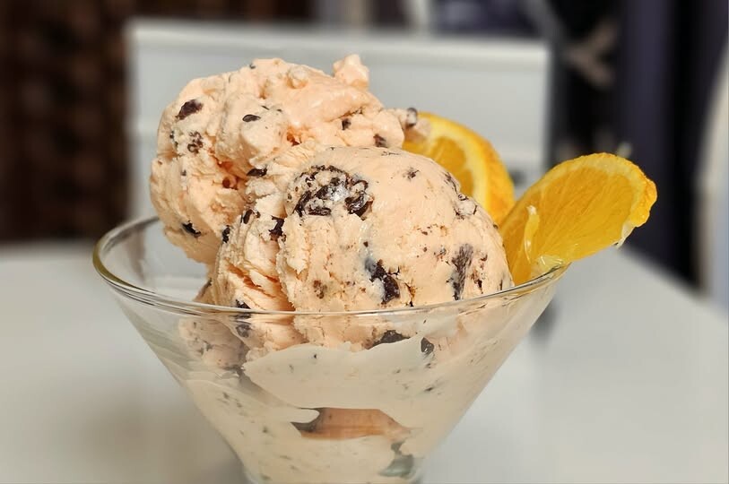 Παγωτό πορτοκάλι με 1 ολόκληρο φρούτο – Χωρίς παγωτομηχανή