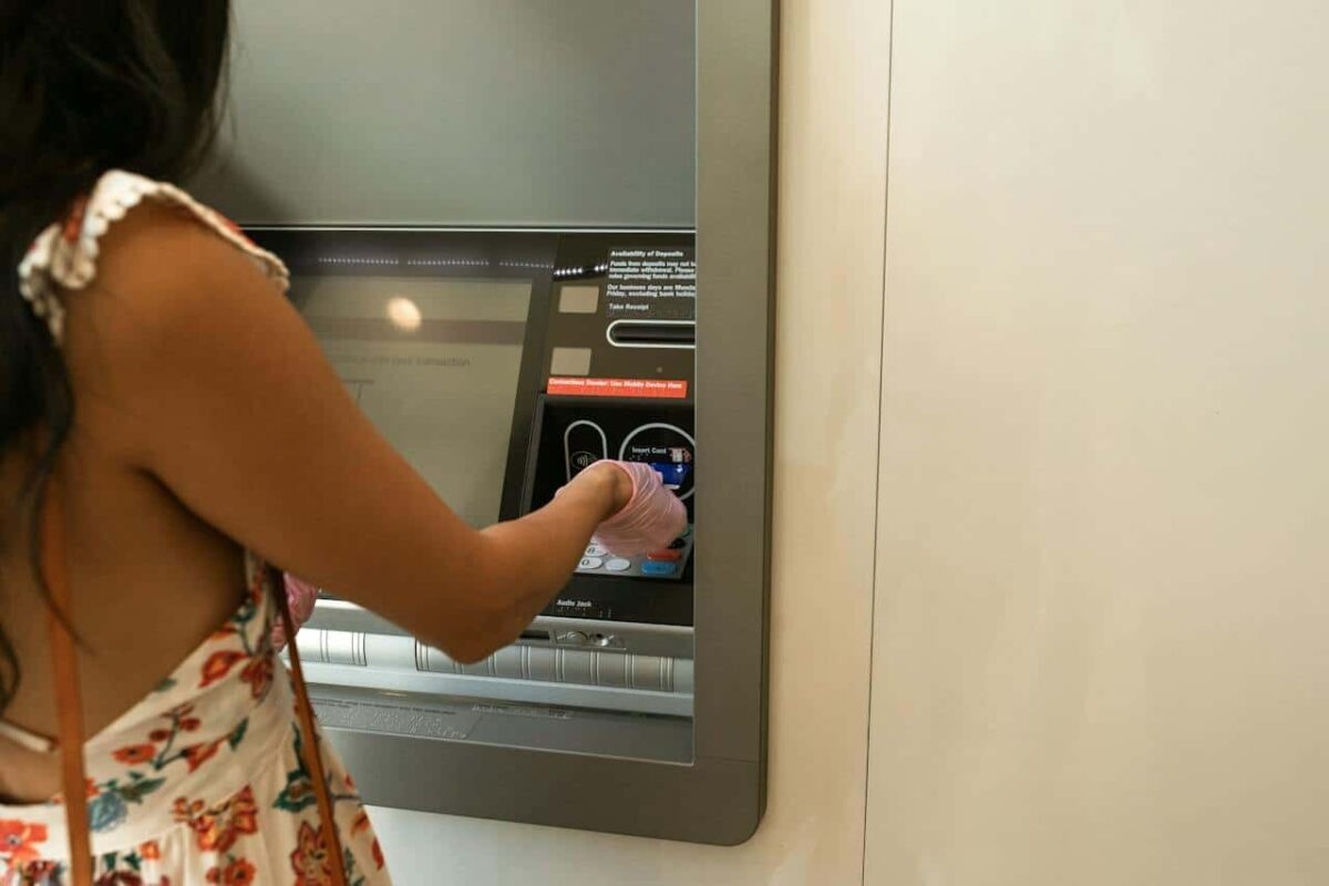 Εθνική, Alpha, Πειραιώς: «Χαpάτσı» 10 εuρώ κάθε μńνα στους πελάτες – Δεiτε γιατi