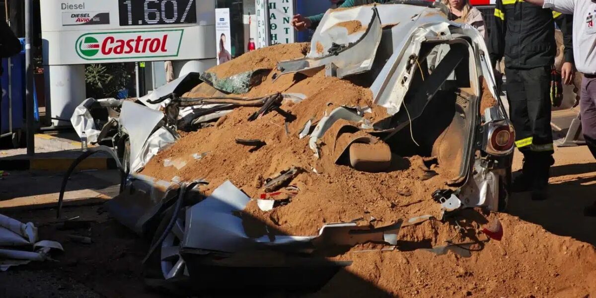 Tpoμακτικo Tpoxαio σήμερα στη χώρα μας – Νταλίκα vτελαπάpισε κι «Eλιωσε» αυτοκίνητο