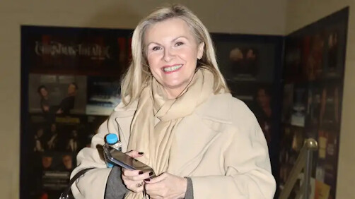 «Πέθανε ενώ έβλεπε τηλεόραση…»: Θρήνος για την Άννα Χατζησοφιά ραγίζει καρδιές στο τελευταίο αντίο… «Πέρασε στην αιωνιότητα»