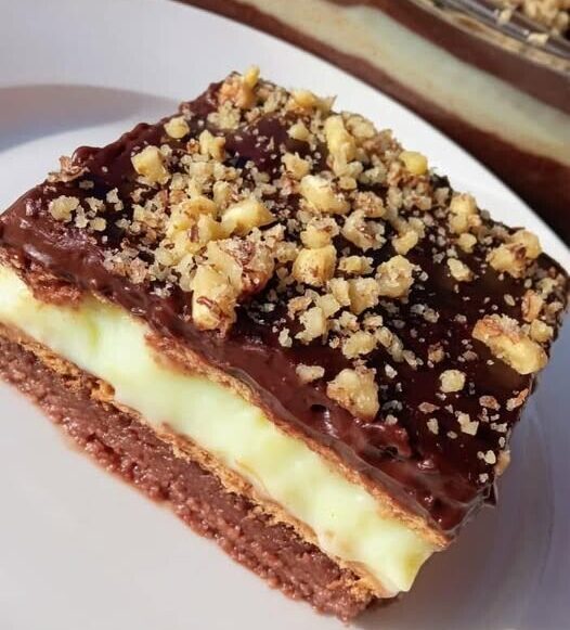 Άσε ό,τι κάνεις και δες αυτό το γλυκό – Γίνεται σε 10 λεπτά και δεν θα ξανααγοράσεις τούρτα