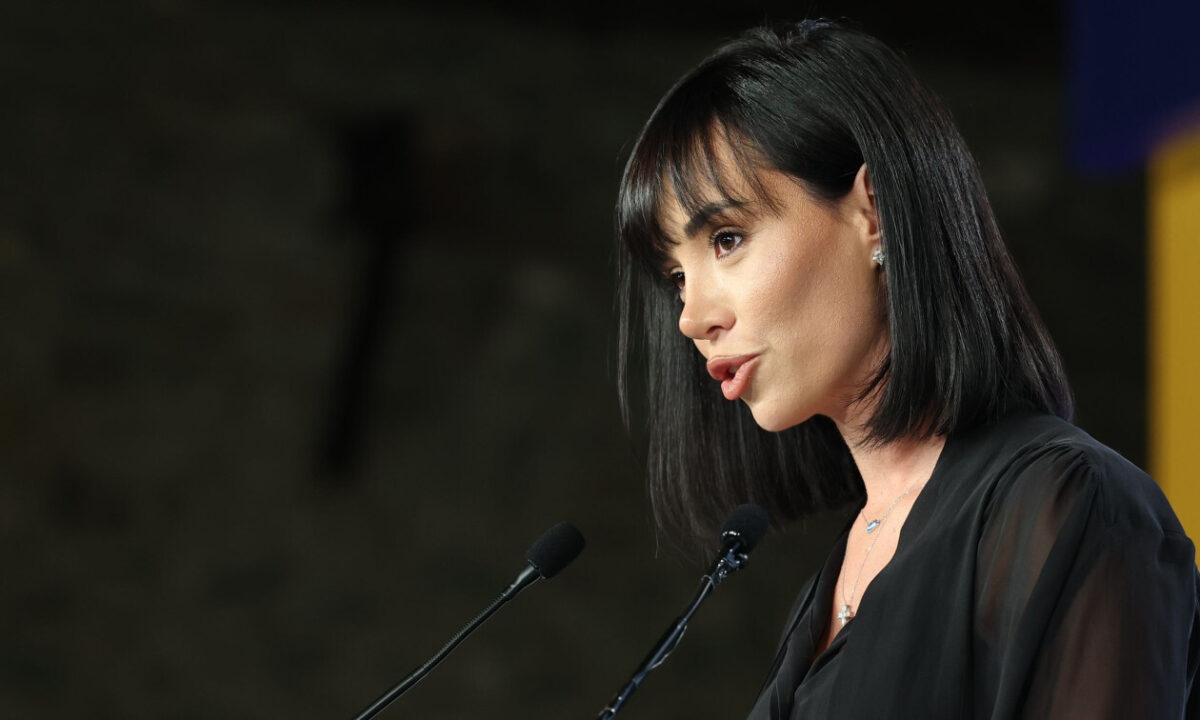Κυβέλη Μάρδα: Ποια είναι η γυναίκα που προλόγισε τον Αλέξη Τσίπρα στη Θεσσαλονίκη