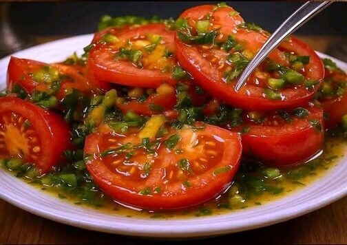 Μαγική Σαλάτα Ντομάτας – Η Έκρηξη Γεύσης που θα σας Τρελάνει!