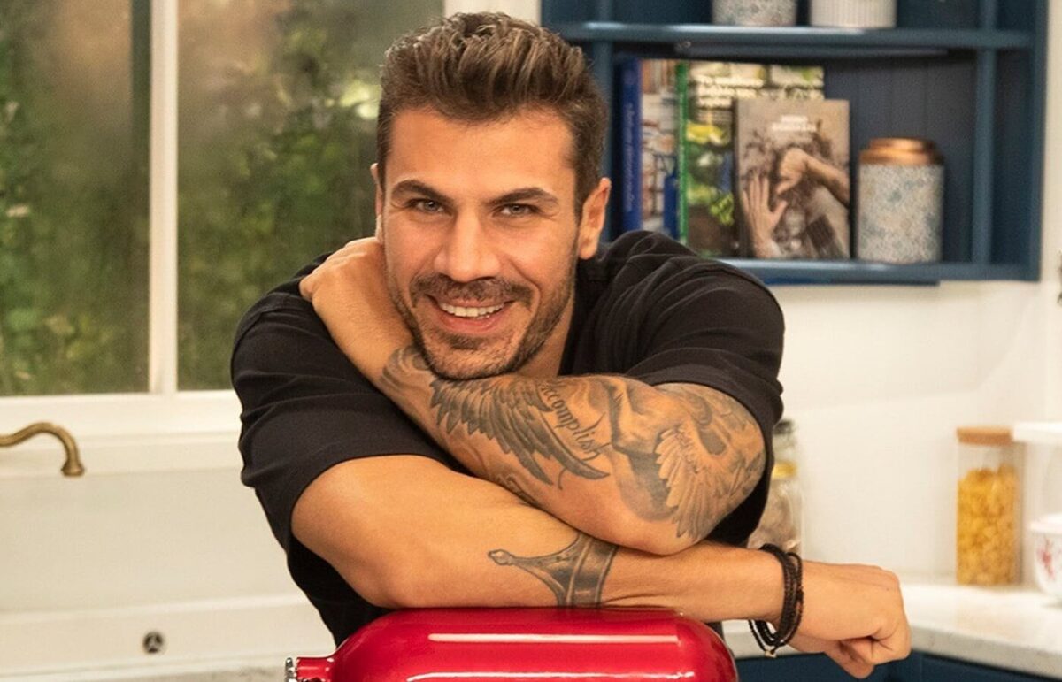 Ρολάκια κανέλας με ψωμί του τοστ: «Έριξε» το ίντερνετ ο Άκης – Έκανε με 5 υλικά την πιο χριστουγεννιάτικη συνταγή… Θα μοσχομυρίσει ο τόπος