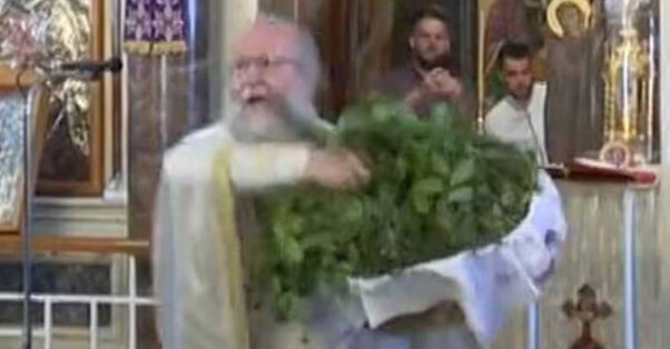 Χαμός σήμερα στη Χίο με τον «ιπτάμενο» ιερέα στην Πρώτη Ανάσταση