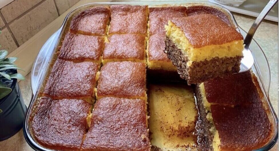 Σιροπιαστό γλυκό με δύο στρώσεις: Παραδοσιακή συνταγή που ξεπερνά τον μπακλαβά