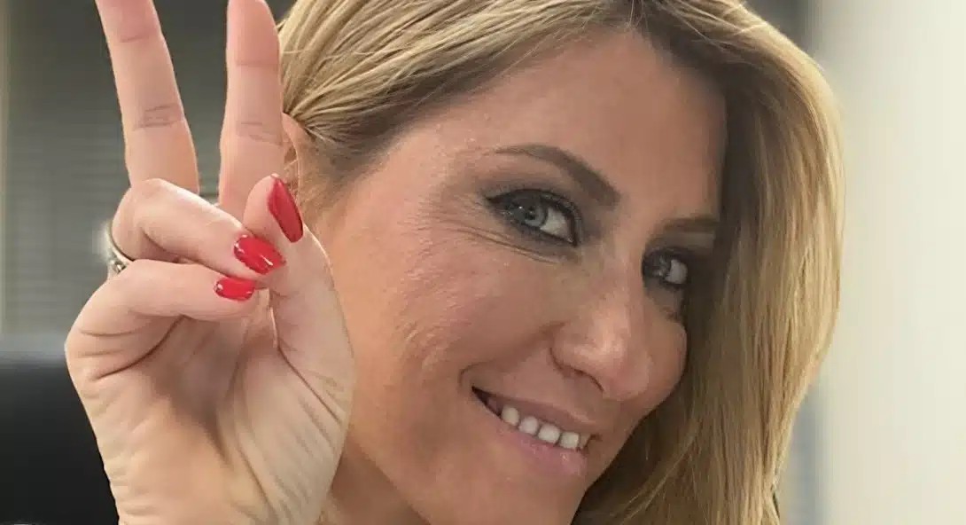 Η Σία Κοσιώνη επέστρεψε σπίτι: Τα πρώτα λόγια και η οικογενειακή φωτογραφία με τον Κώστα Μπακογιάννη και τον γιο τους