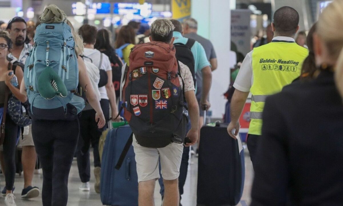 ΕΚΤΑΚΤΟ ΤΩΡΑ στη χώρα μας: Χάος στο αεροδρόμιο