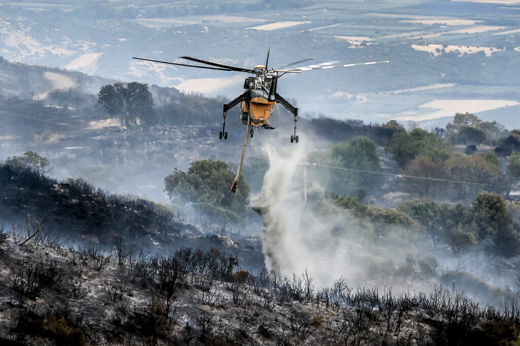 ΕΚΤΑΚΤΟ: Ξέφυγε η φωτιά – «Κόλαση», απανωτές εκκενώσεις οικισμών