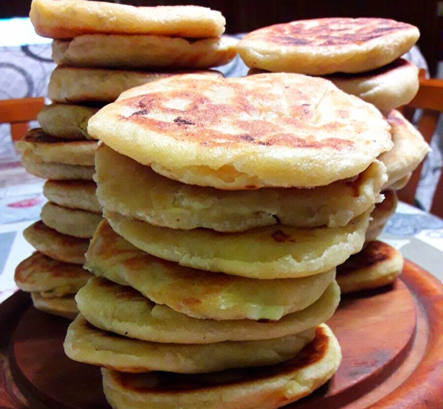 Τυρόπιτες στο τηγάνι με 2 γεμίσεις που ξετρέλαναν όλους – Δεν ήξεραν ποια να διαλέξουν!