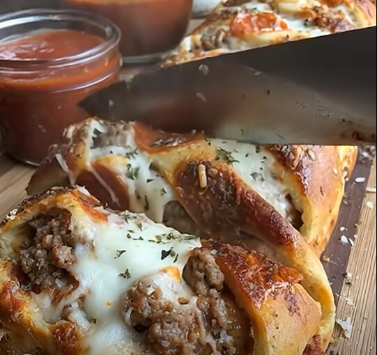 Όταν η γιαγιά μου μου έδειξε το μυστικό για να φτιάξω πίτσα με κρέας δεν περίμενα να είναι τόσο απλό