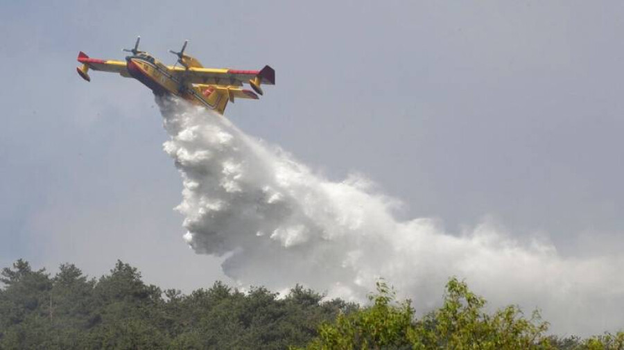 Μεγάλη φωτιά τώρα κατακαίει τη χώρα μας: Επί τόπου 7 εναέρια μέσα, δύσκολη μάχη – Ηχεί το 112