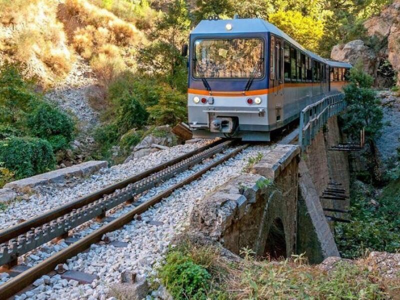 ΕΚΤΑΚΤΟ: Έχουμε 77 εγκλωβισμένους τώρα – Τεράστια κινητοποίηση της πυροσβεστικής