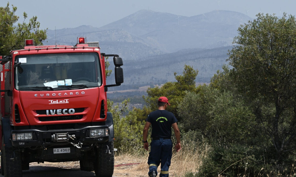 Νέα μεγάλη φωτιά τώρα στην Αττική: Στη μάχη 6 εναέρια, ηχεί το 112
