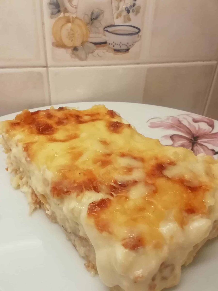 Μακαρονόπιτα χωρίς φύλλο με μπεσαμέλ στο φούρνο