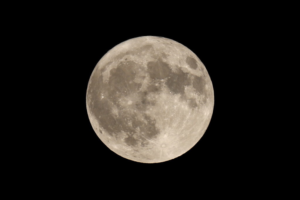 Απόψε το βράδυ θα γίνει κάτι που συμβαίνει μόνο μία φορά τον χρόνο και οι περισσότεροι δεν το καταλαβαίνουν – Δες τι