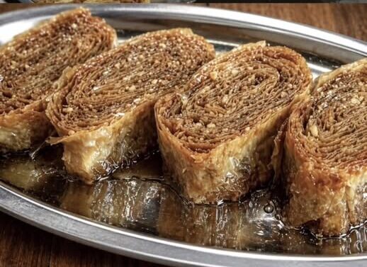 Μπακλαβάς ροζάκια με καρύδι: Το εύκολο σιροπιαστό που λιώνει στο στόμα