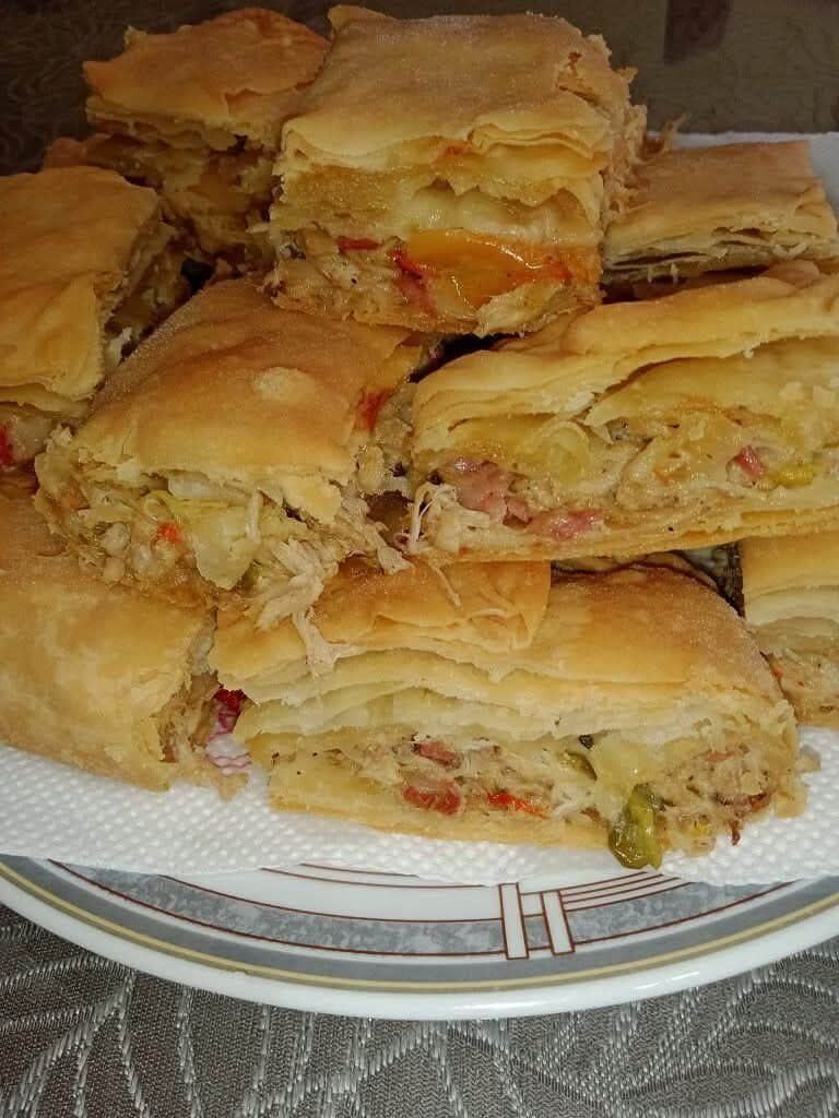 Η πιο λαχταριστή κοτόπιτα με μπέικον και τυρί