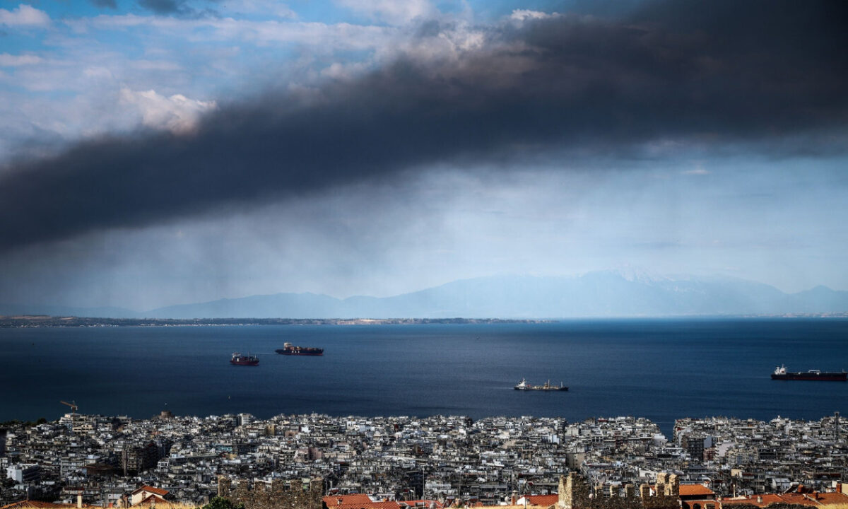Στην Αττική το τοξικό νέφος από τη φωτιά στο Ωραιόκαστρο – Τι πρέπει να κάνετε με τα κλιματιστικά