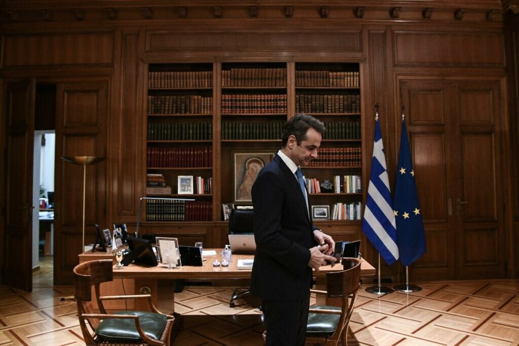 Δεν θα είναι ο Δένδιας: Ποιον προορίζουν για τη θέση του Μητσοτάκη εάν η ΝΔ πάρει κάτω από 25% στις εκλογές