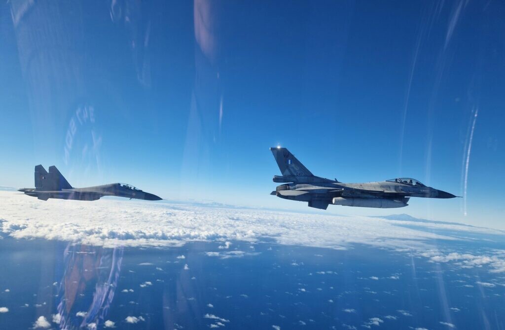 Σε τεντωμένο σκοινί: Τι θα συμβεί εάν τα τουρκικά F-16 παραβιάσουν τον εναέριο χώρο της Κύπρου