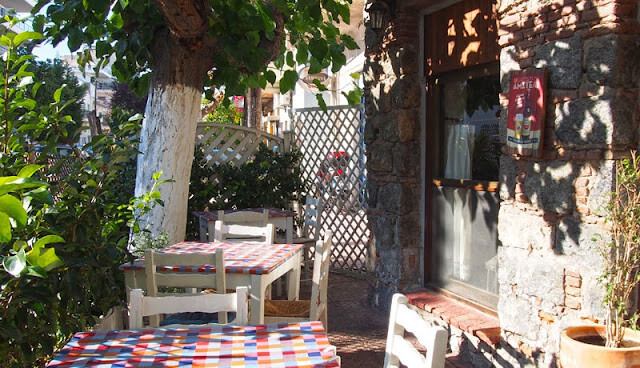 Βρήκαμε το πιο φθηνό ταβερνάκι της Ελλάδας – Κατάλογος με τιμές στο 1,80 και τα 2 ευρώ