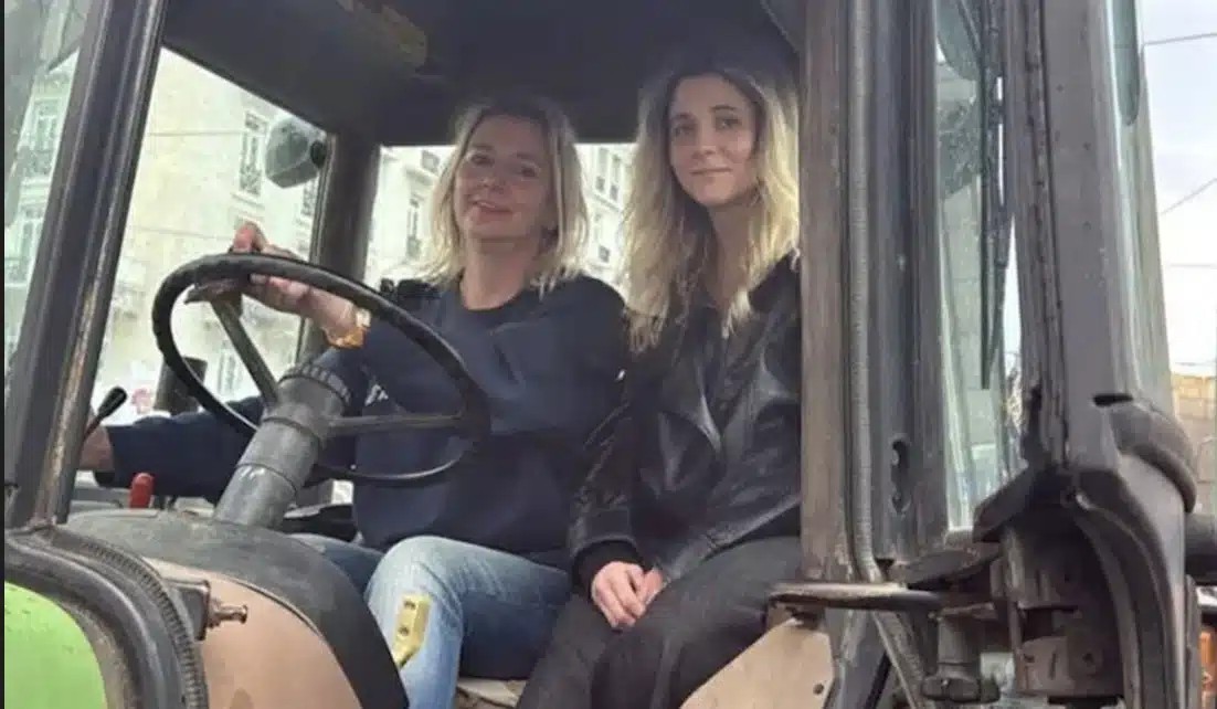 Δεν το περίμενε κανείς: Μόλις το μάθαμε για τις 2 αγρότισσες του Συντάγματος